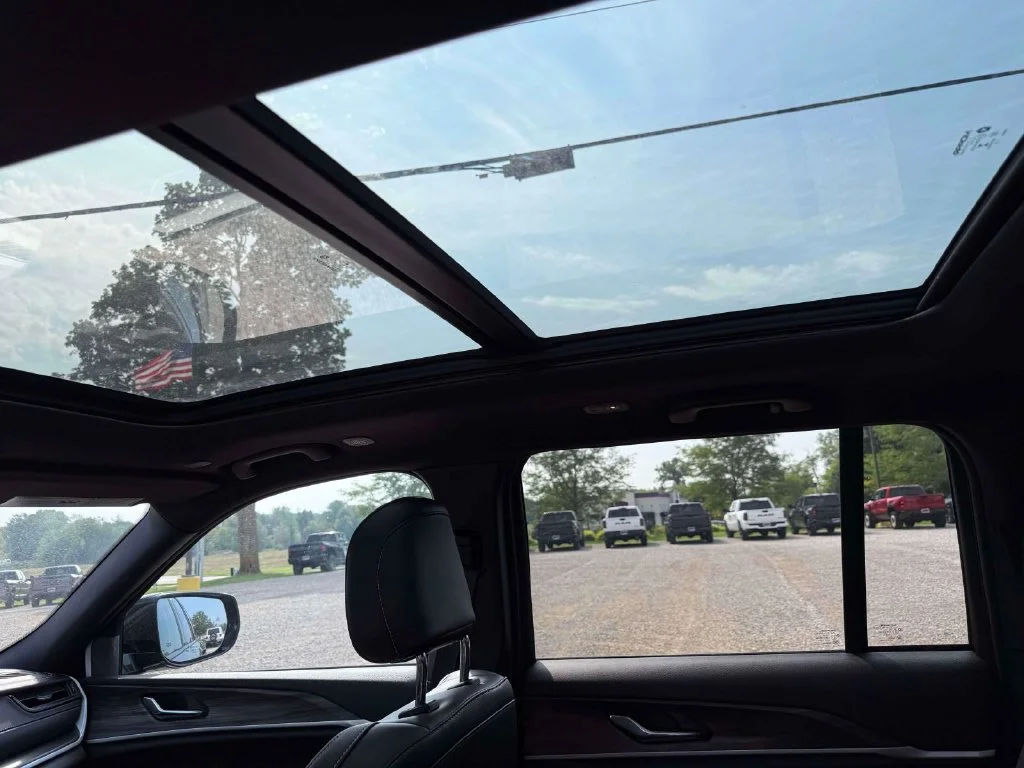 New 2026 Diamond Black Crystal Pearl-Coat Exterior Paint Jeep Limited image 12