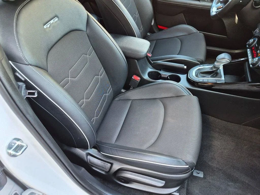 Used 2023 White Kia GT-Line image 25