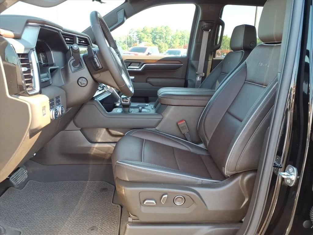 Used 2025 Onyx Black GMC Denali image 3