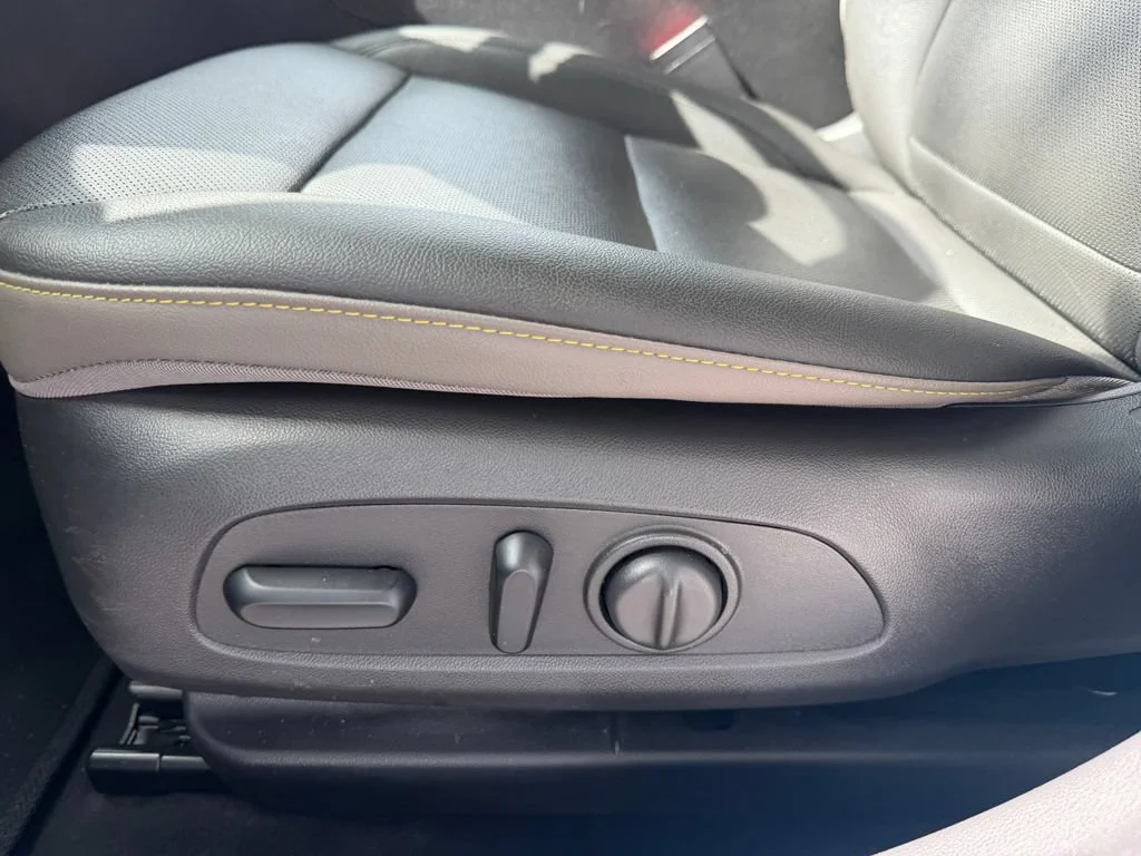 Used 2025 Marina Blue Chevrolet ACTIV image 19