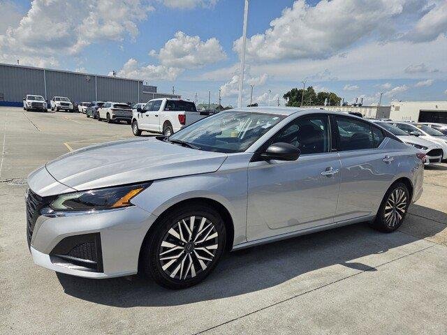 Used 2025 Brilliant Silver Metallic Nissan SV image 9