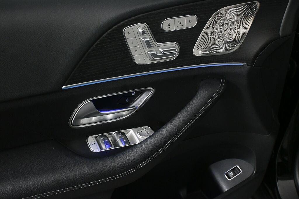 Certified Used 2025 Obsidian Black Metallic Mercedes-Benz GLS 580 image 8
