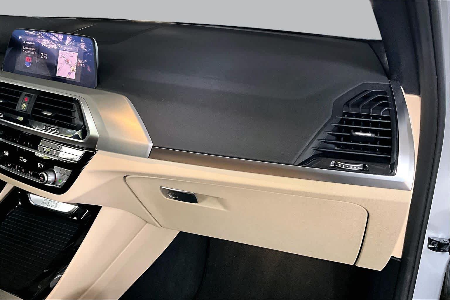 Used 2020 Glacier Silver Metallic BMW sDrive30i image 17