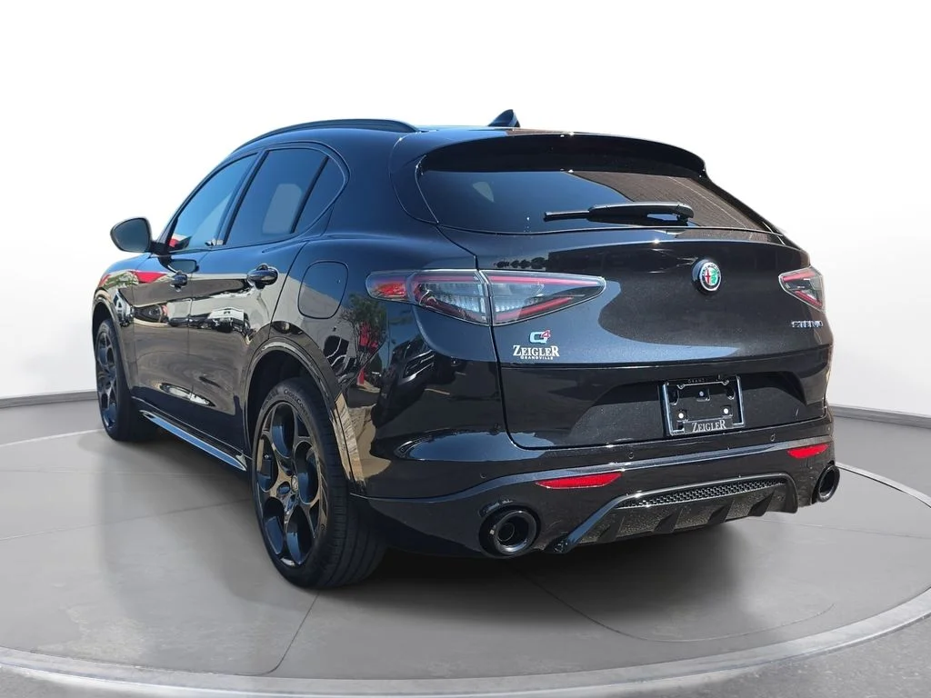 New 2026 Vulcano Black Metallic Exterior Paint Alfa Romeo Veloce image 7
