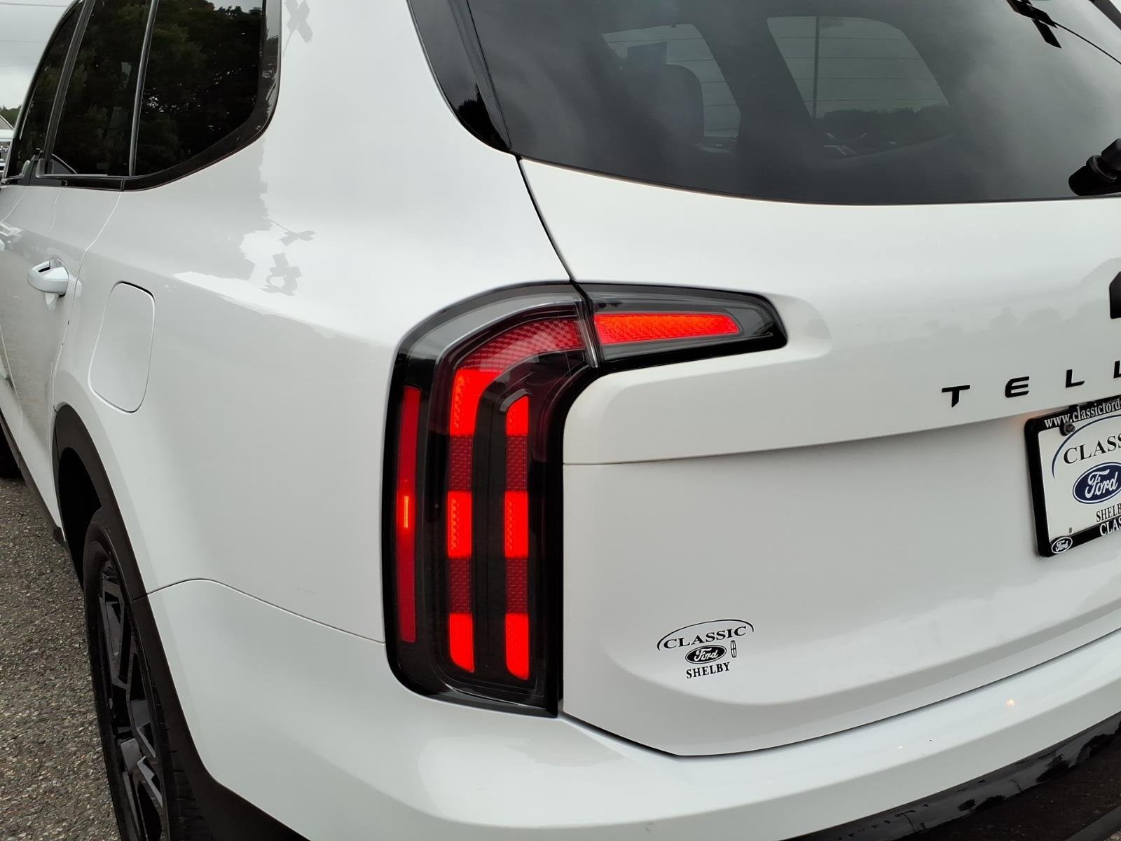 Used 2025 Glacial White Pearl Kia EX X-Line image 17