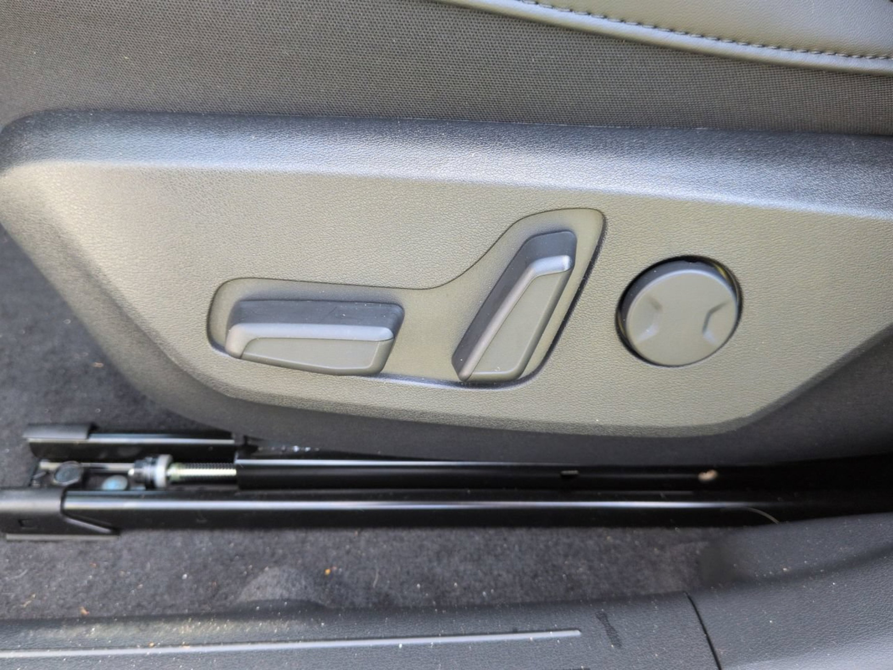 New 2026 Glacial White Pearl Kia Light Long Range image 20