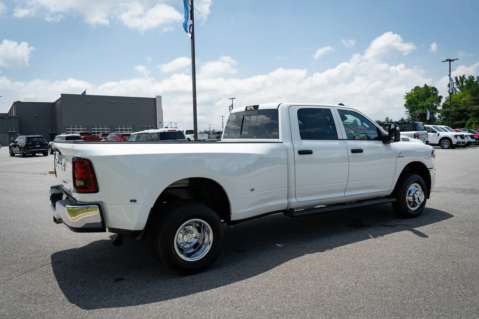 New 2026 Bright White Clear-Coat Exterior Paint RAM Tradesman image 10
