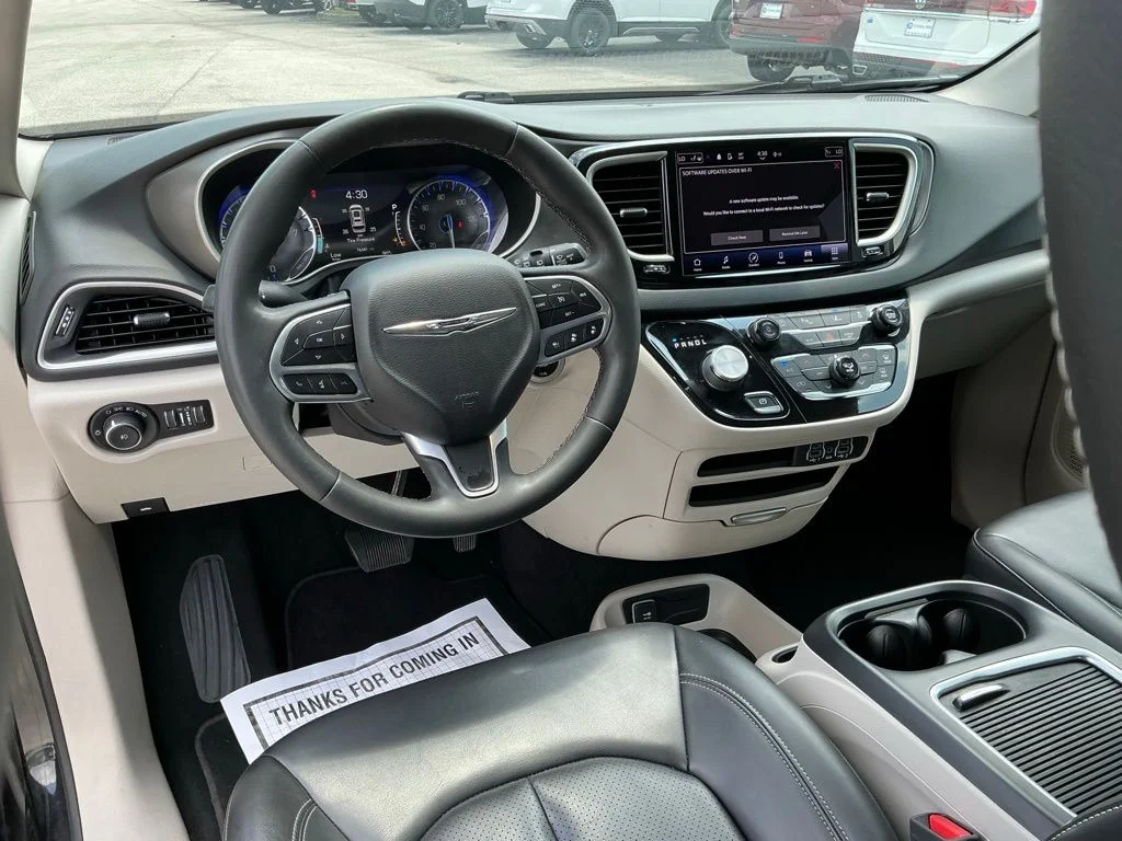 Used 2023 Black Chrysler Touring L image 29