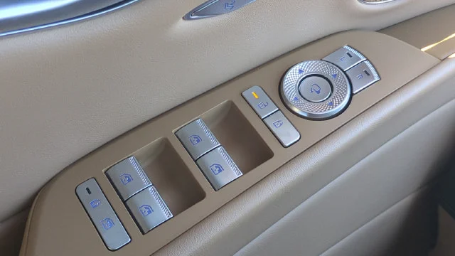 Used 2025 Silver Genesis 2.5T image 19
