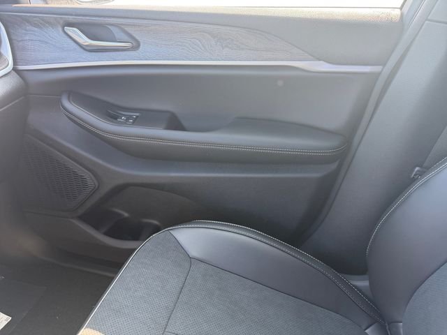 New 2026 Baltic Gray Metallic Clear-Coat Exterior Paint Jeep Altitude image 19