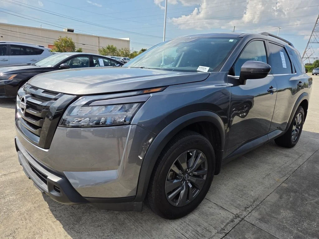 2024 Nissan Pathfinder SV