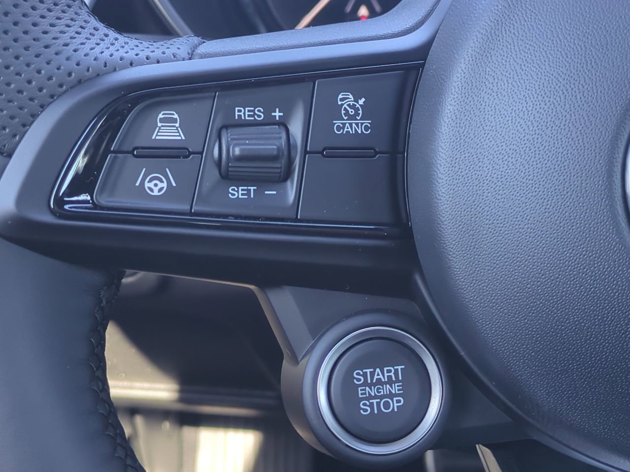 2025 Alfa Romeo Giulia Base - Photo 22