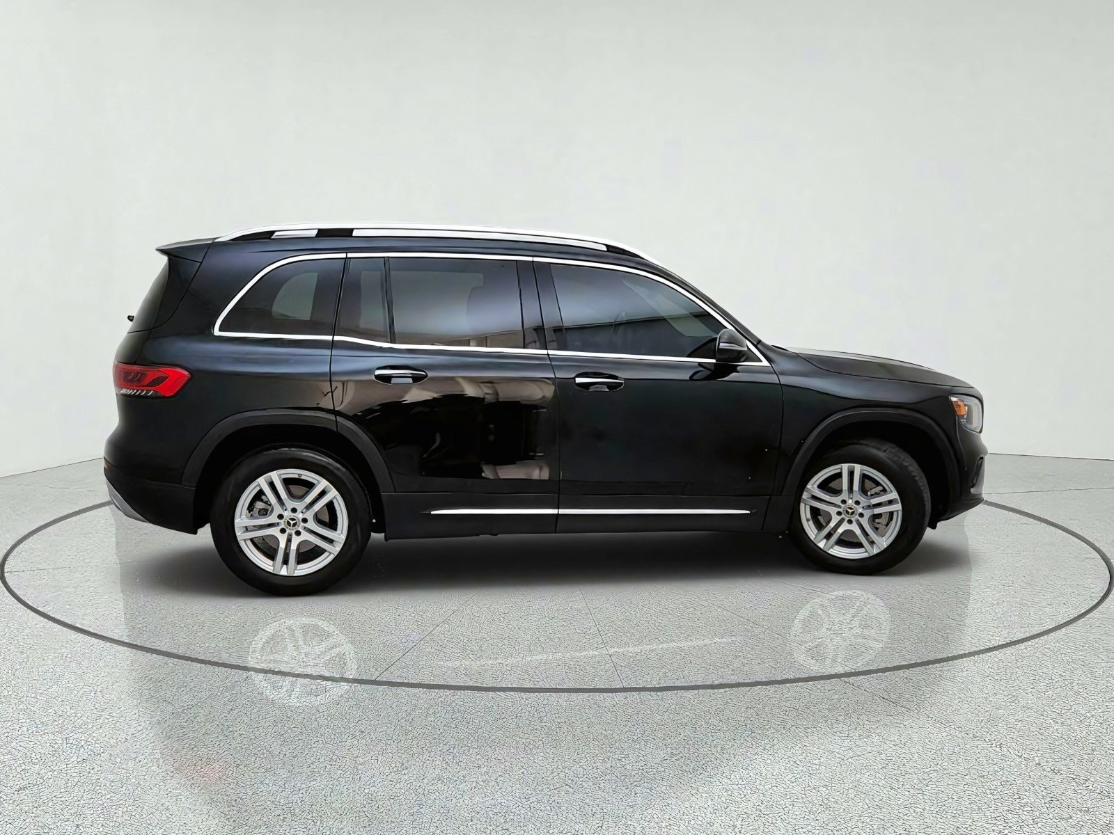 Used 2023 Night Black Mercedes-Benz GLB 250 image 7