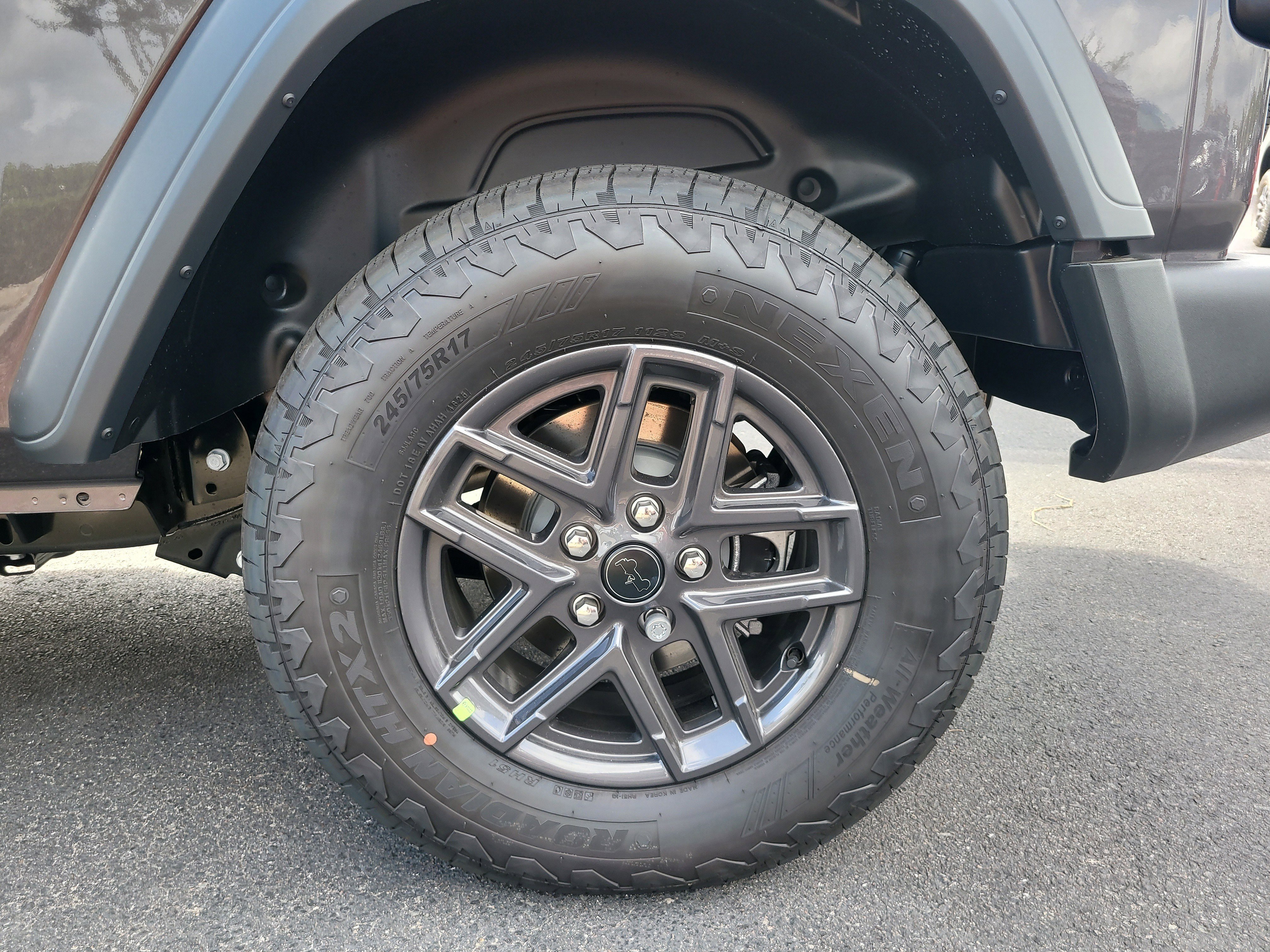New 2026 Granite Crystal Metallic Clear-Coat Exterior Paint Jeep Sport S image 9
