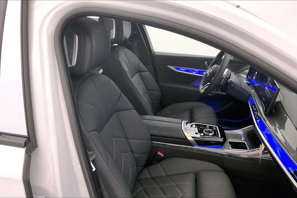 Used 2024 Mineral White Metallic BMW  image 7
