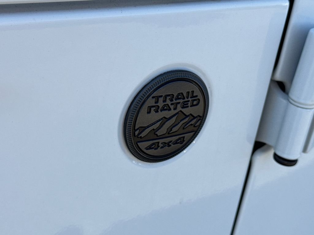 Used 2023 White Jeep Sport S image 9