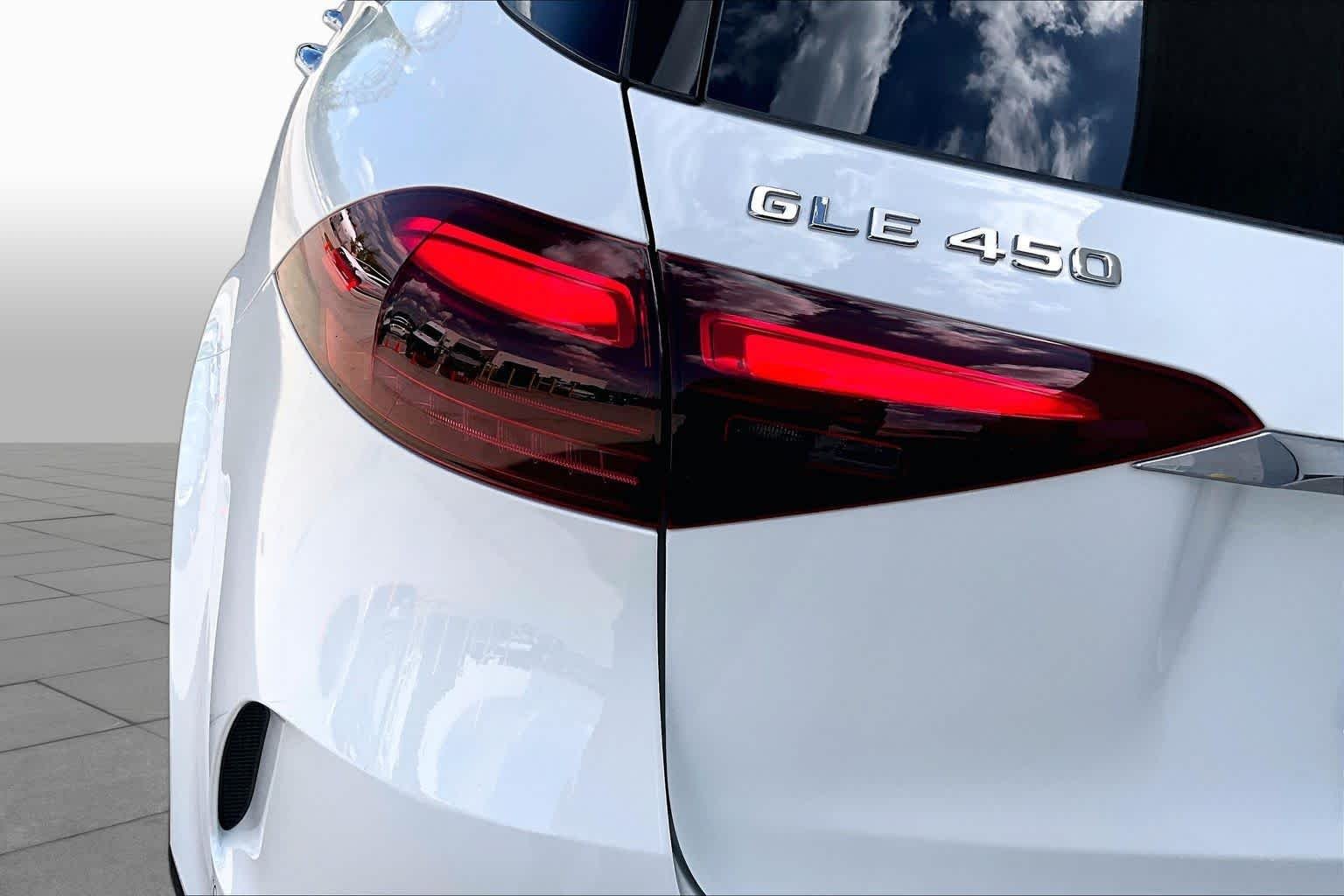 Used 2026 Polar White Mercedes-Benz GLE 450 image 25