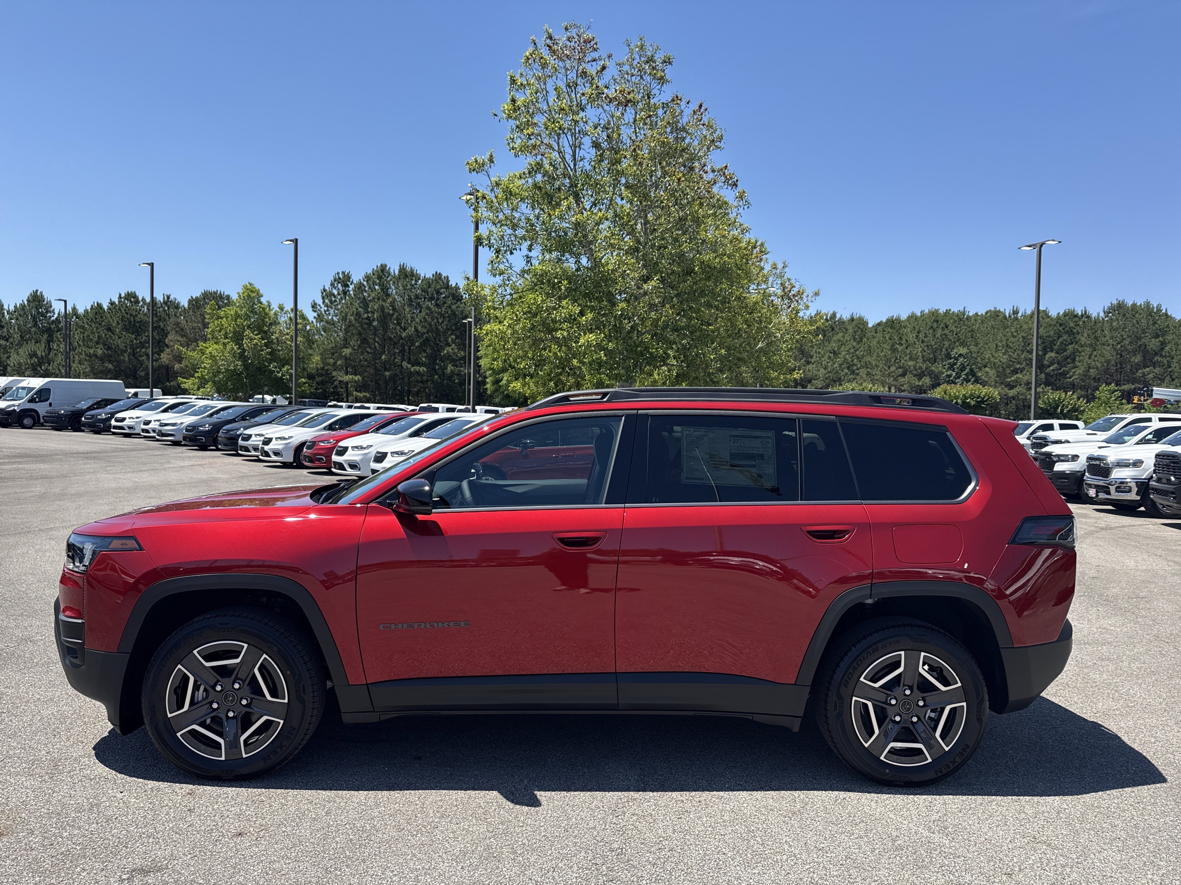 New 2026 Red Hot Pearl-Coat Exterior Paint Jeep Limited image 5
