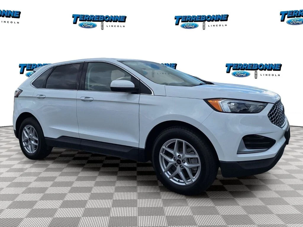 Used 2023 Oxford White Ford SEL image 3