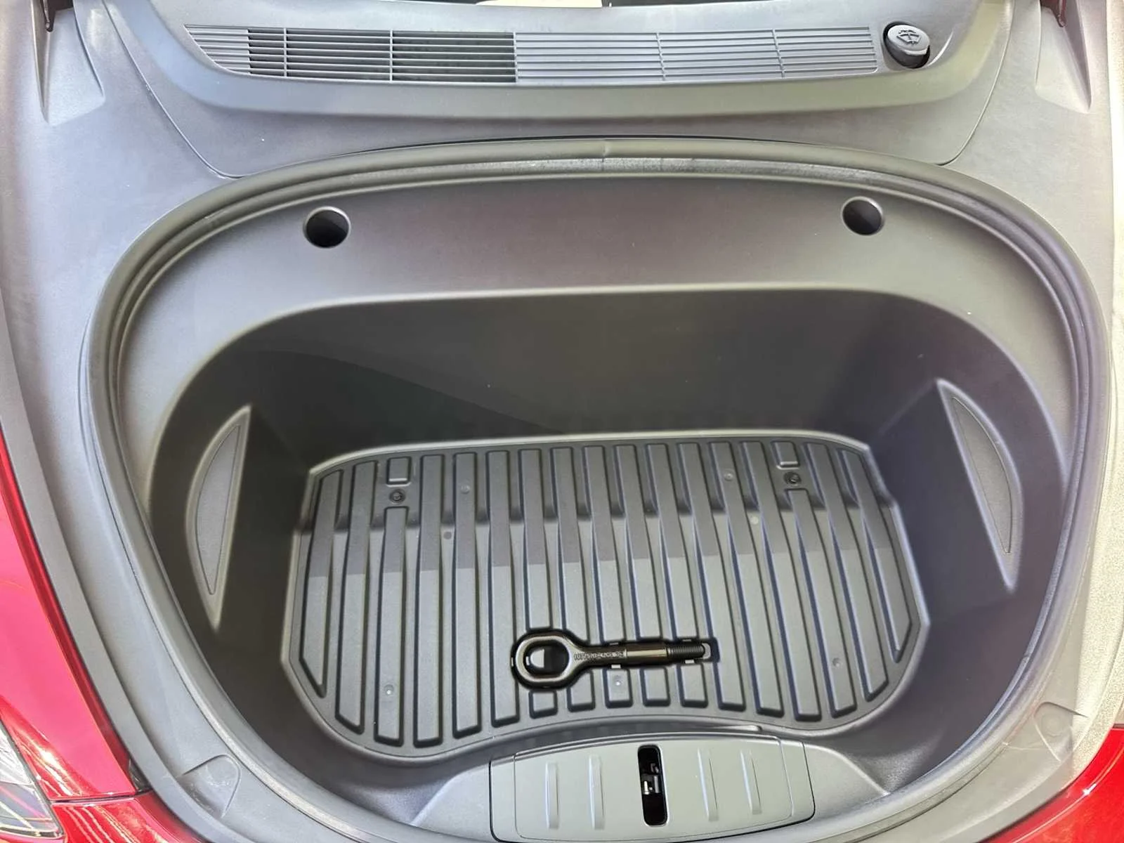 Used 2023 Red Tesla  image 12