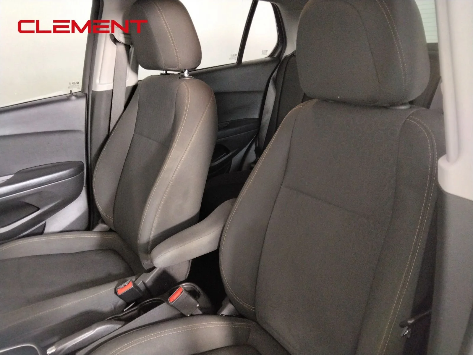 Used 2022 White Chevrolet LS image 23