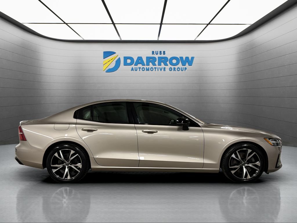 Used 2023 Gray Volvo B5 Core Dark Theme image 6