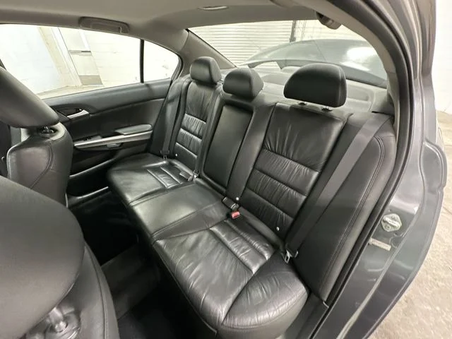 Used 2009 Alabaster Silver Metallic Honda EX-L image 14