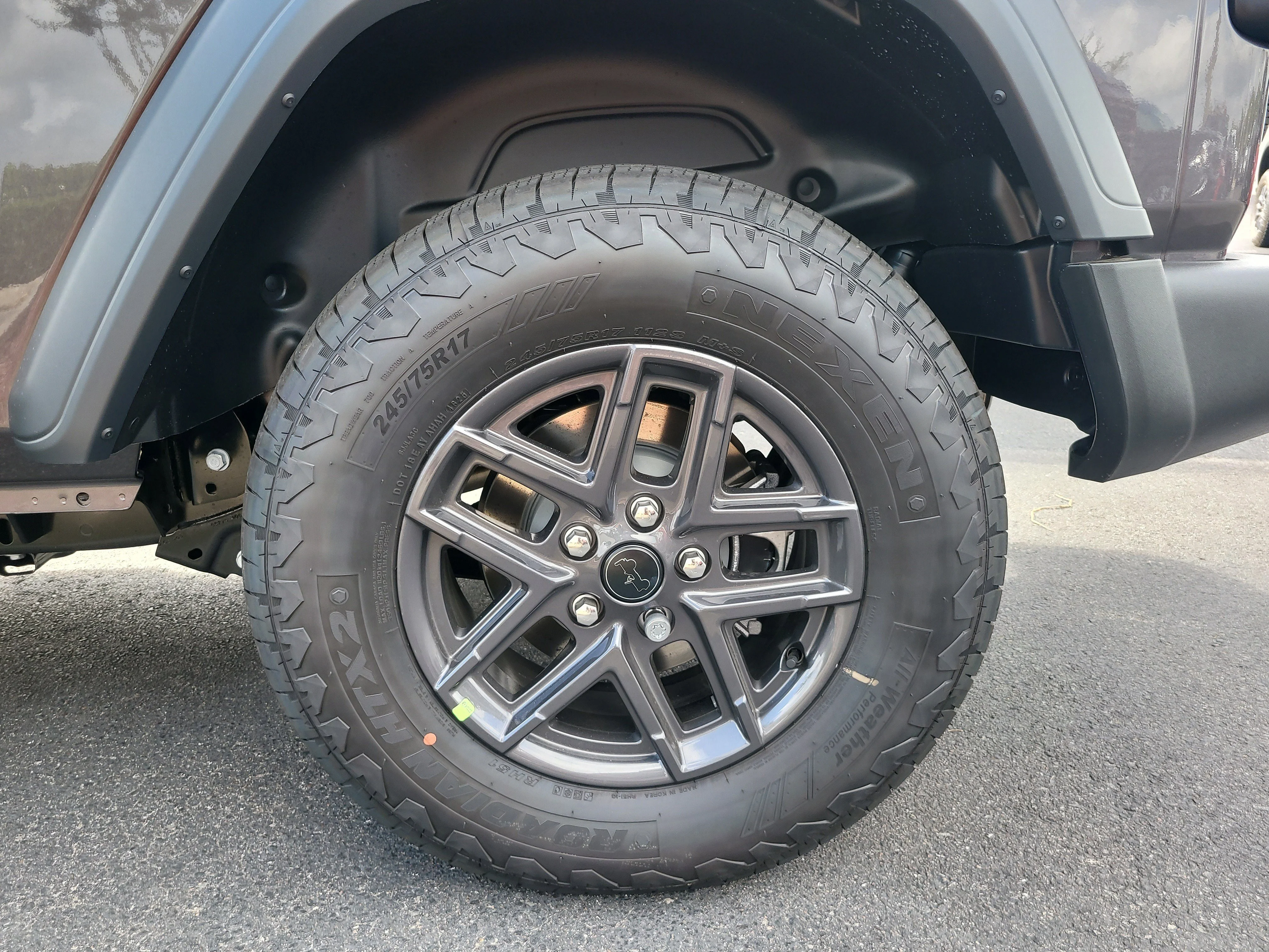 New 2026 Granite Crystal Metallic Clearcoat Jeep Sport S image 9