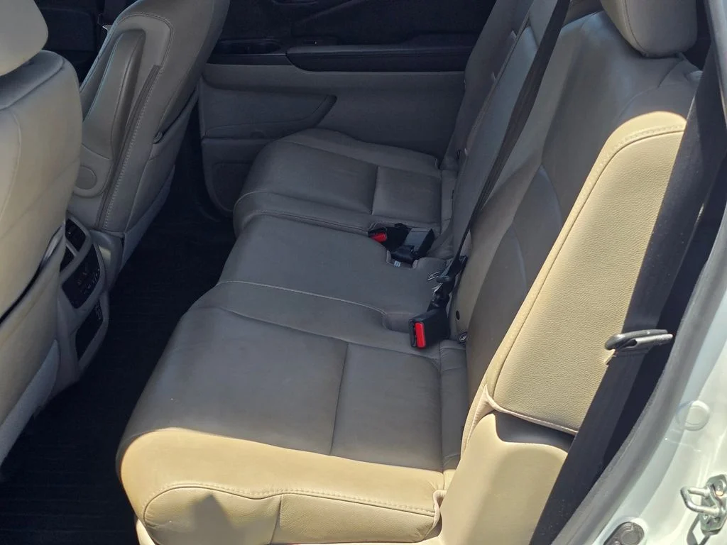 Used 2021 White Honda EX-L image 18