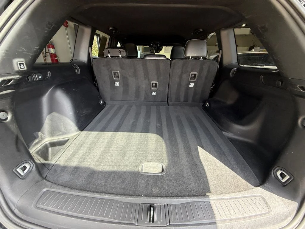Used 2024 Black Jeep Altitude image 19
