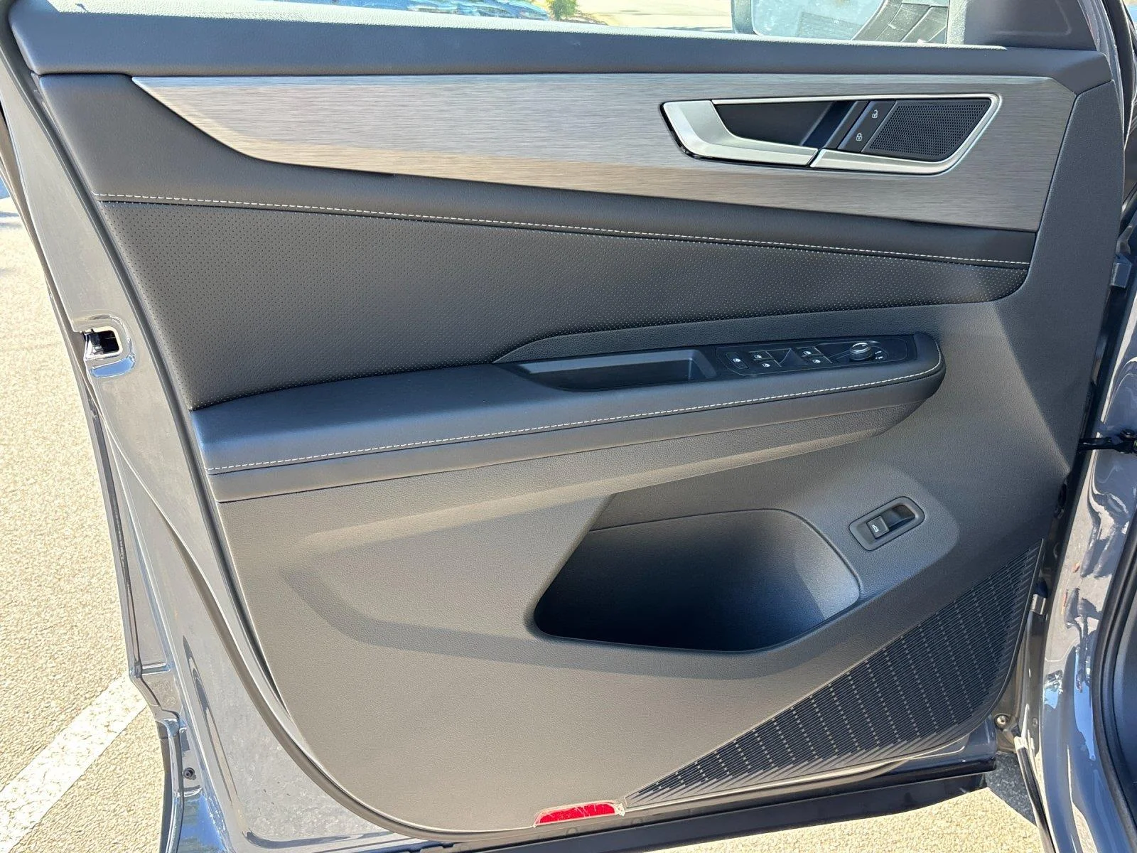 New 2026 Pure Gray Volkswagen 2.0T SE w/Technology image 12