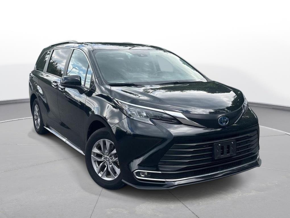 Used 2024 Midnight Black Metallic Toyota XLE image 4