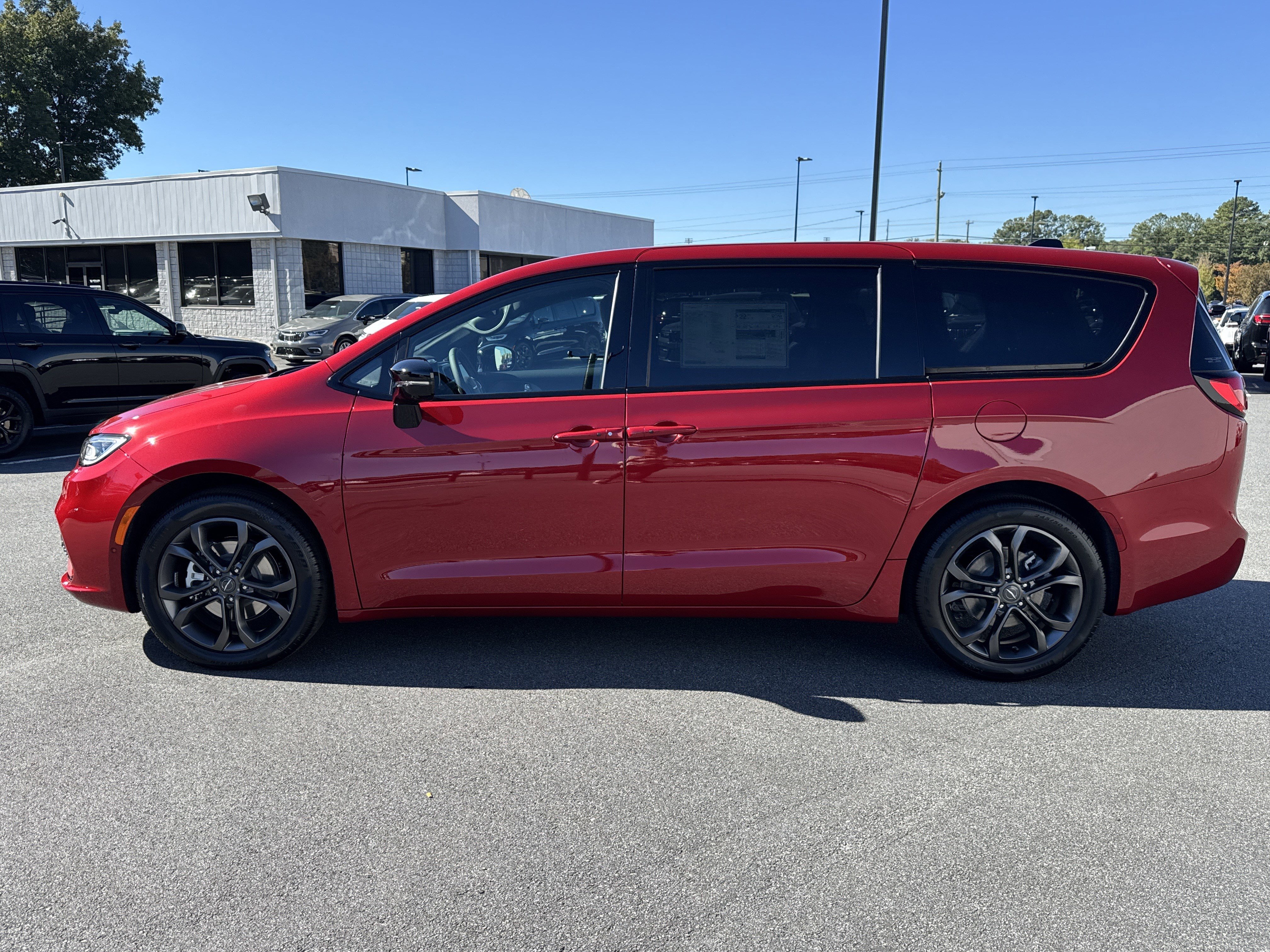 New 2026 Red Hot Pearlcoat Chrysler Select image 4