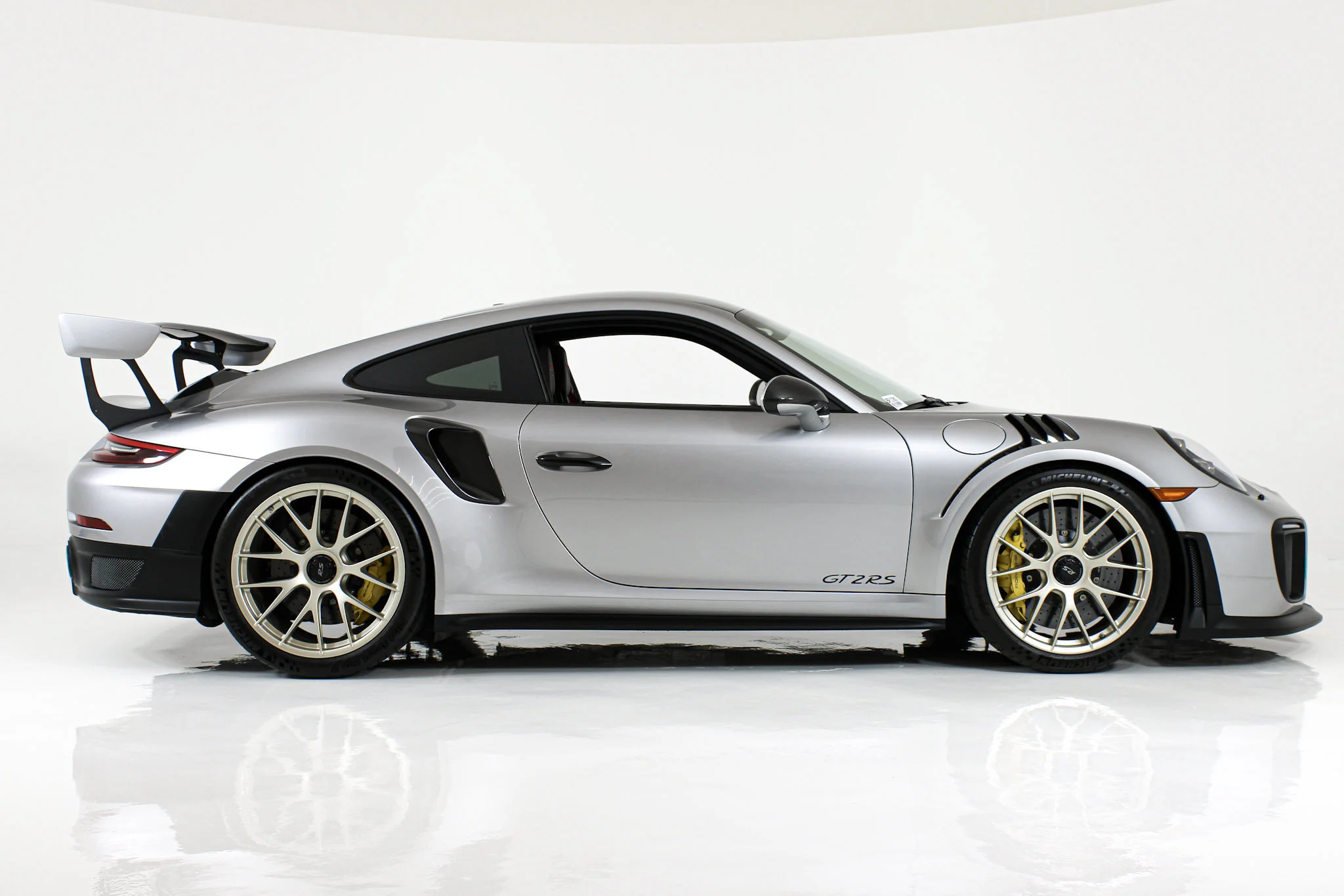 Used 2018 Silver Porsche GT2 RS Coupe image 8