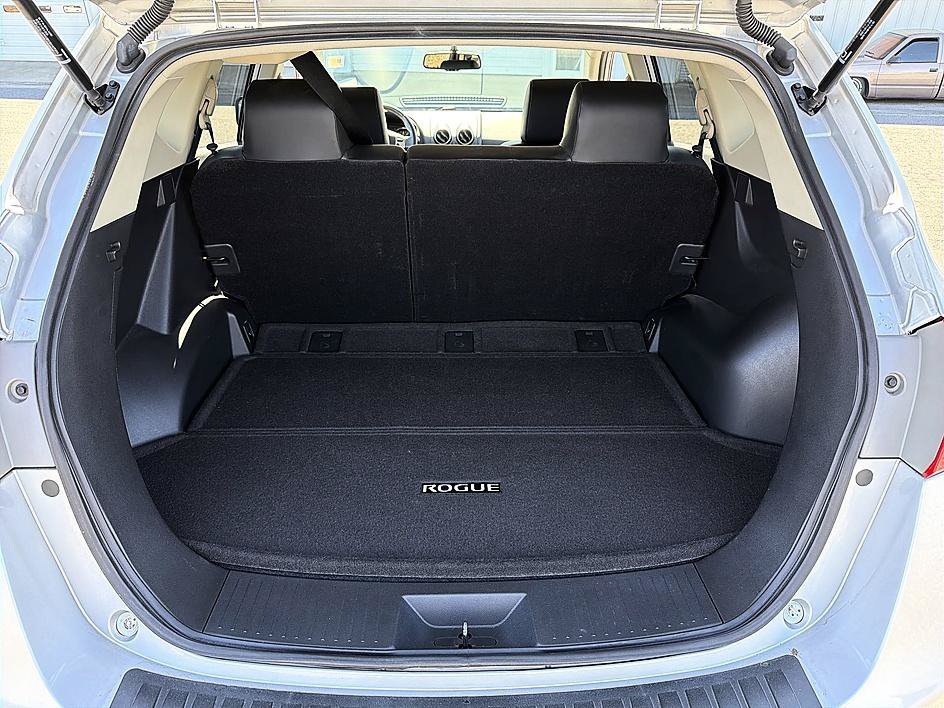 Used 2013 Brilliant Silver Nissan SL image 6
