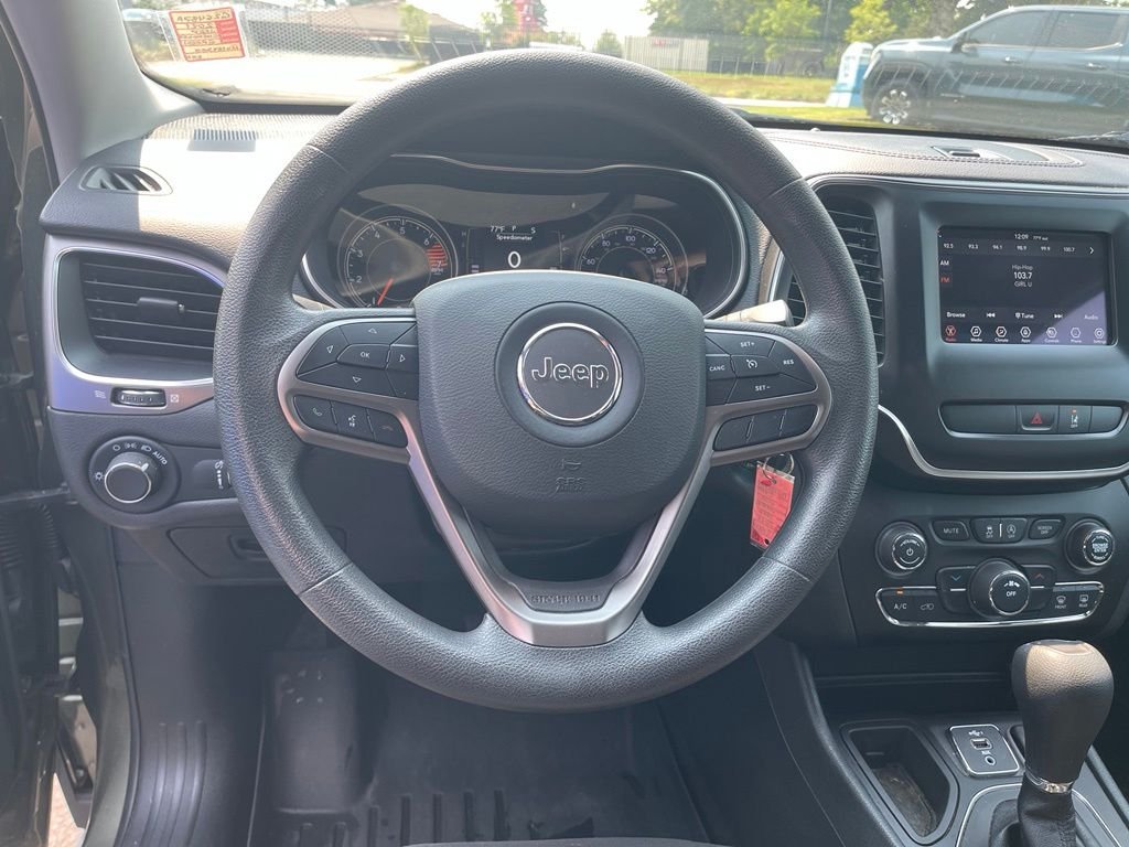 Used 2021 Green Jeep Latitude image 6