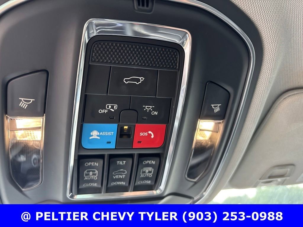 Used 2023  Jeep Limited image 18
