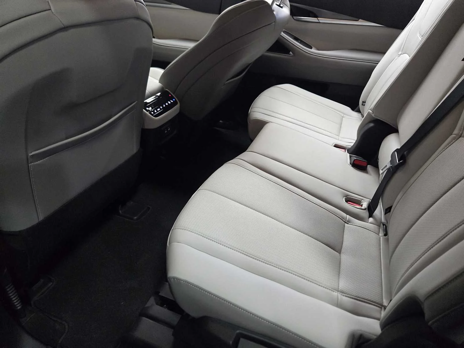 New 2027 GRAPHITE SHADOW INFINITI Luxe FWD image 18