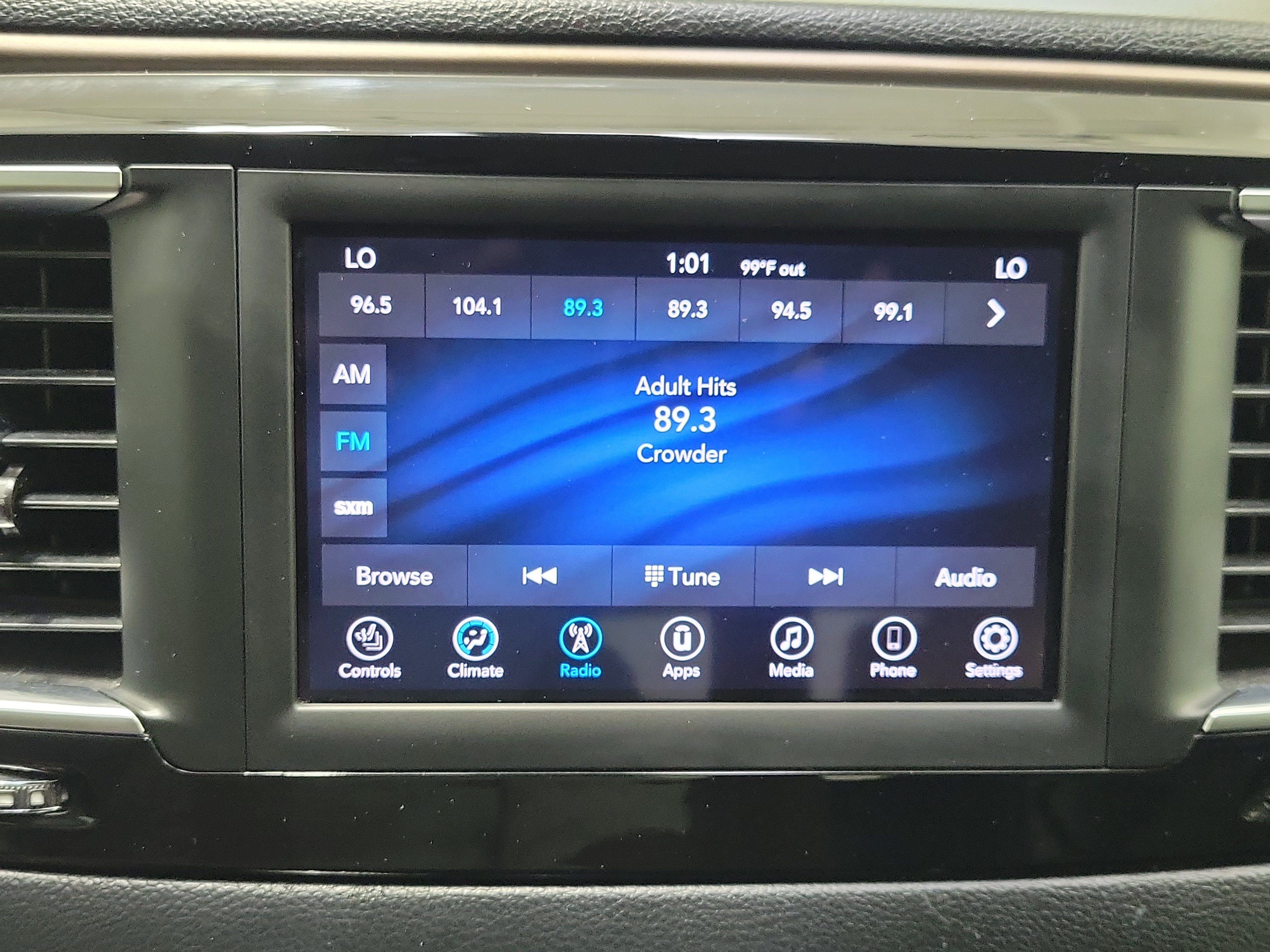 Used 2019 Bright White Clearcoat Chrysler Touring L image 27