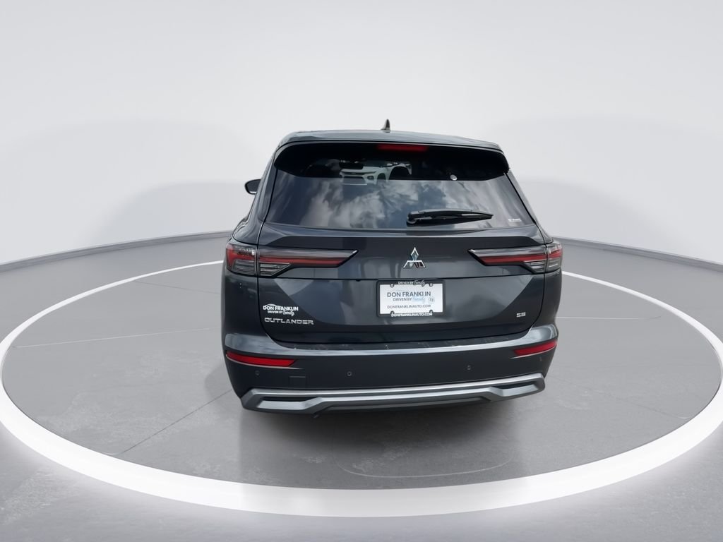 New 2026 Gray Mitsubishi SE image 7