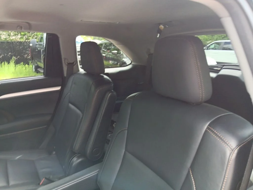Used 2015 Attitude Black Metallic Toyota XLE V6 image 31