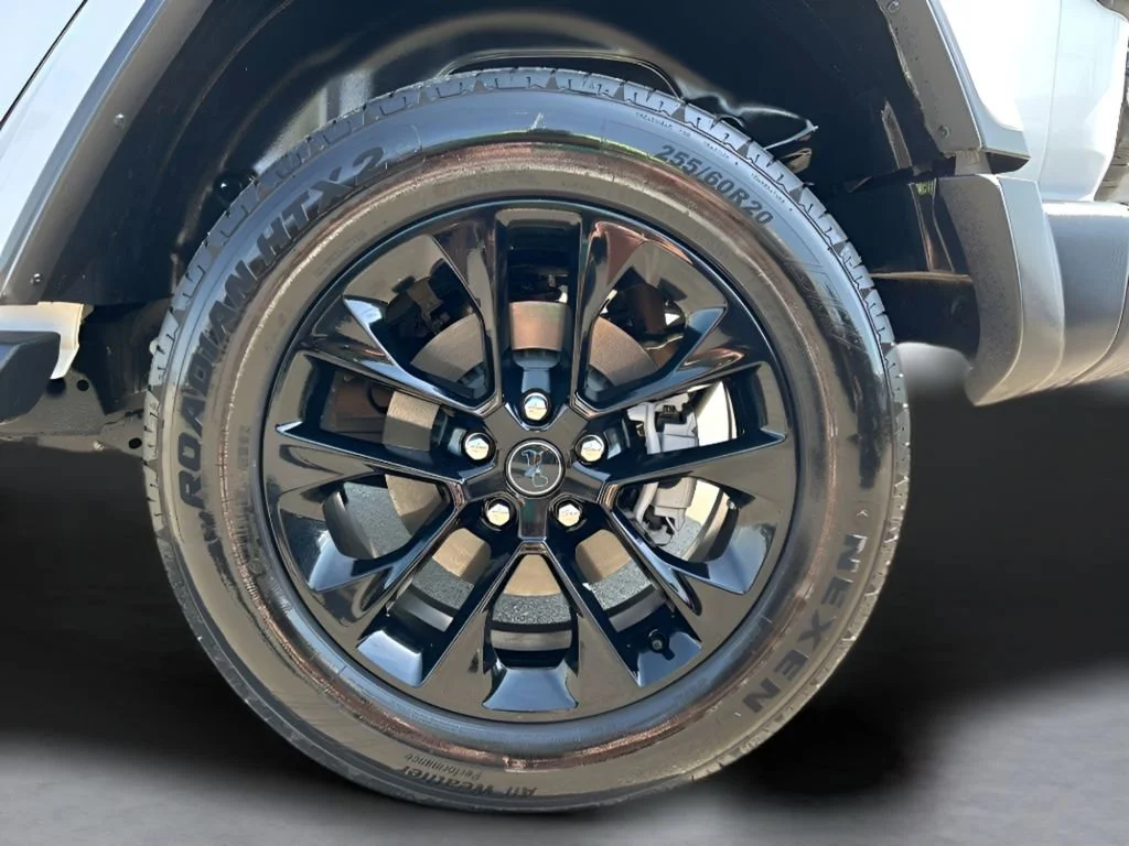 Used 2025 White Jeep Sahara image 32
