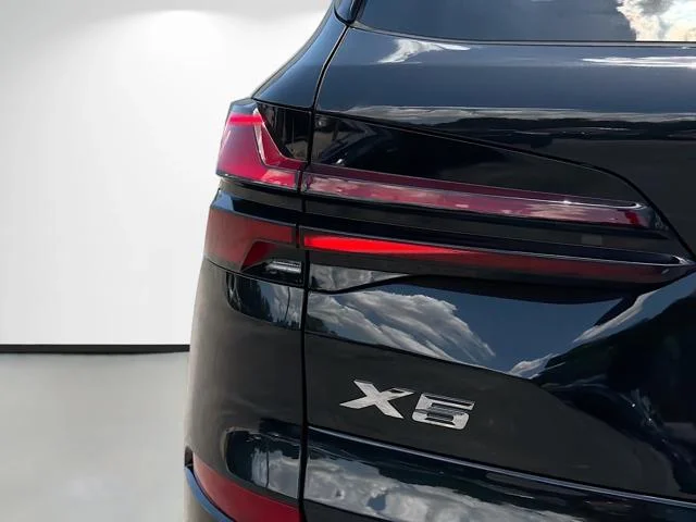 New 2026 Black Sapphire Metallic BMW xDrive40i image 10