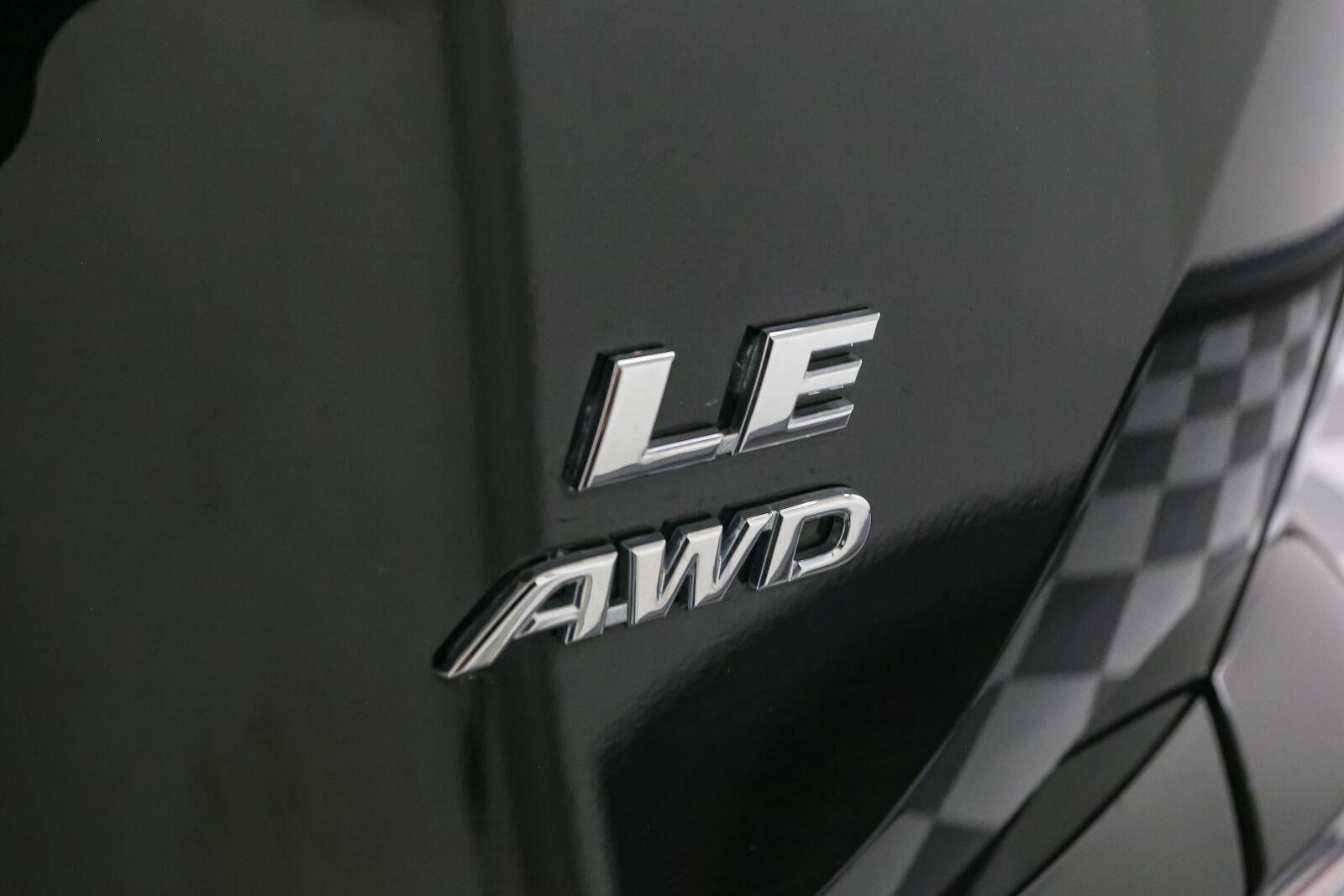 Used 2018 Black Toyota LE image 11