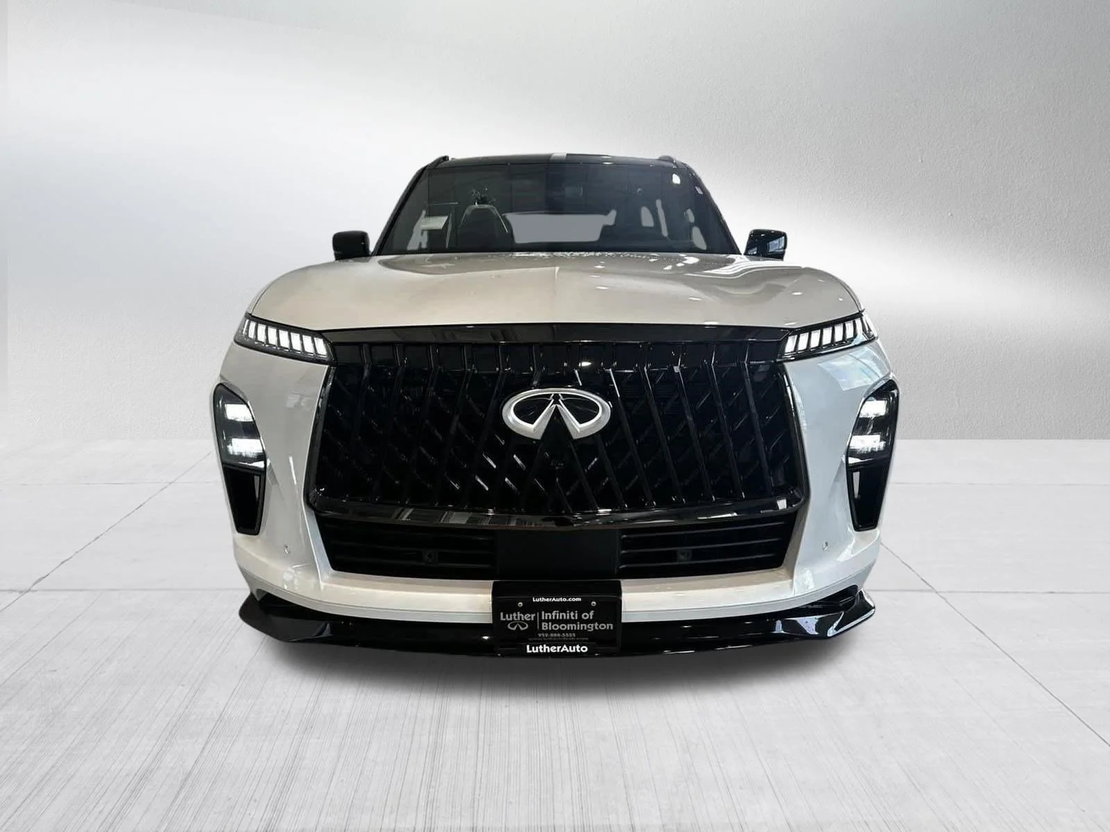 New 2027 2T RADIANT WHIT INFINITI Sport 4WD image 4