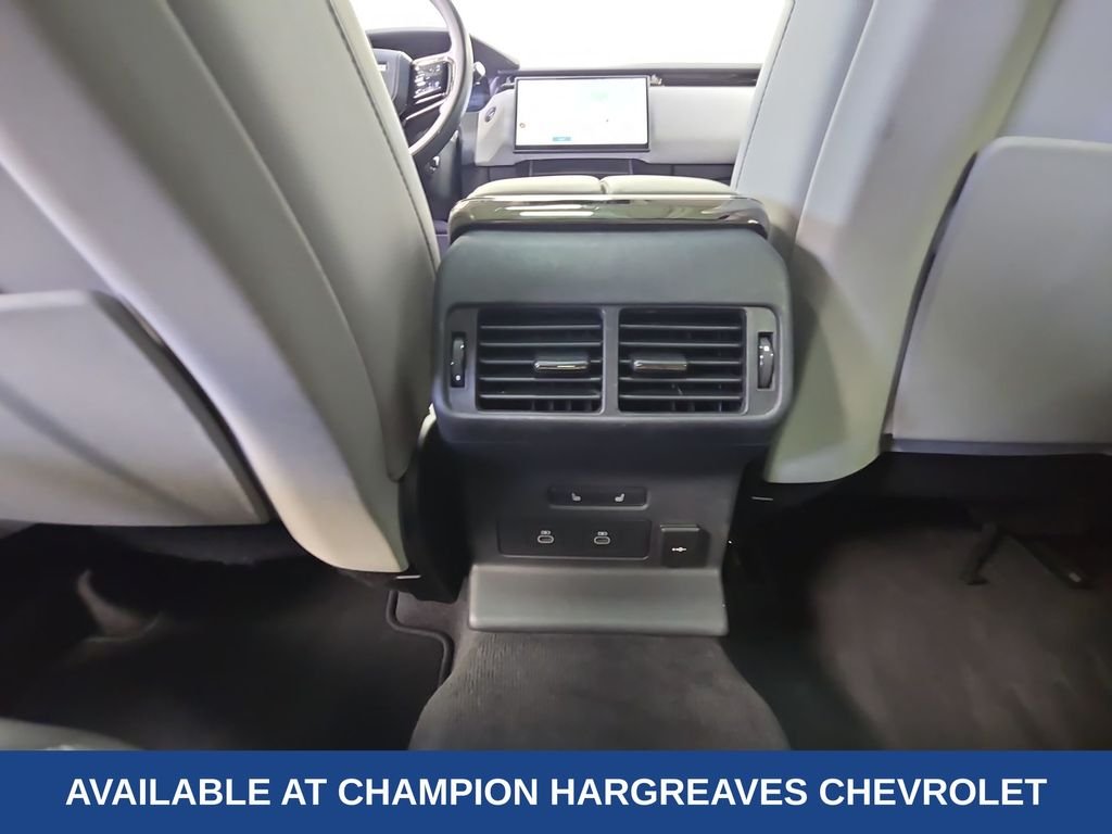 Used 2025 Ostuni Pearl White Metallic Land Rover Dynamic SE image 29