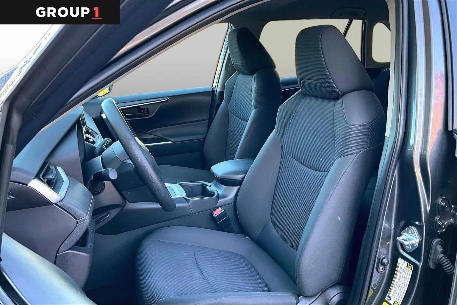 2025 Toyota RAV4 LE - Photo 9