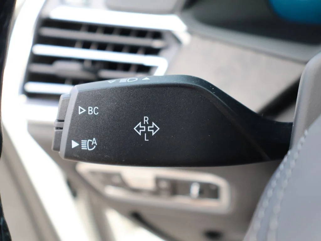 Used 2022 Mineral White Metallic BMW xDrive40i image 41