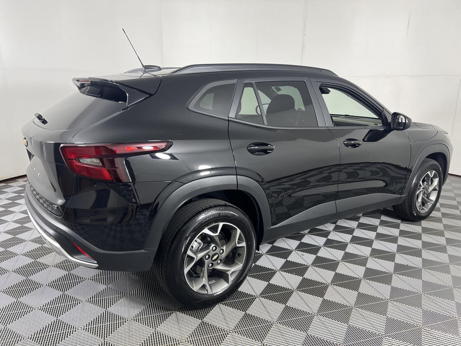 Used 2025 Mosaic Black Metallic Chevrolet LT image 10