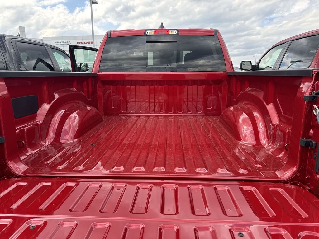 New 2026 Molten Red Pearl-Coat Exterior Paint RAM Big Horn/Lone Star image 22